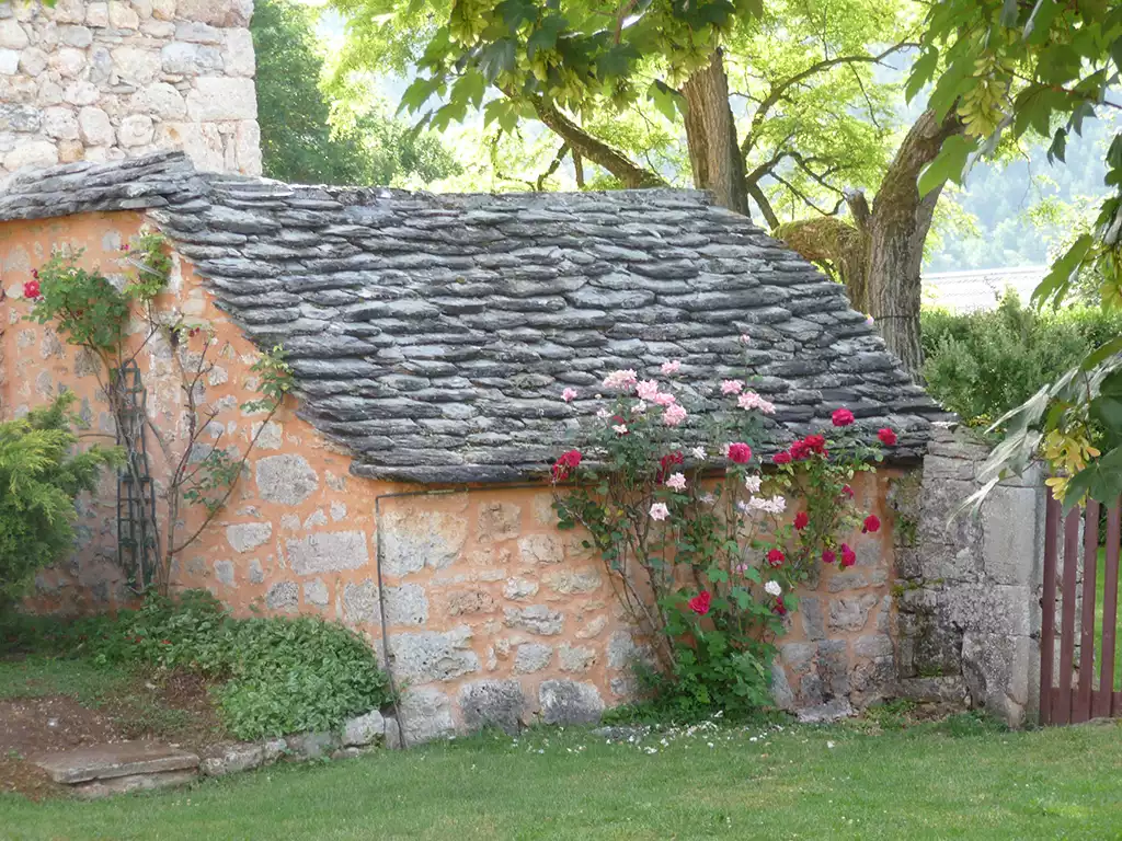 jardin chambres d’hôtes de charme Lozère Causse de Sauveterre