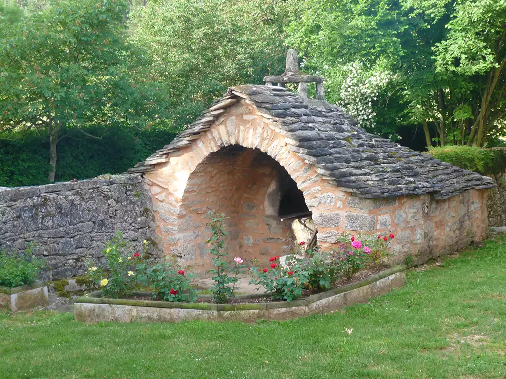 Jardin chambres et maison d’hôtes de charme en Lozère sur le Causse de Sauveterre